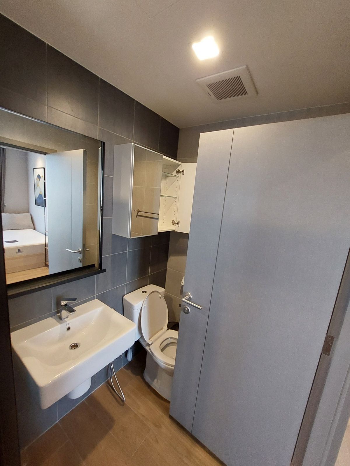 For SaleCondoRama9, Petchburi, RCA : Urgent sale 📍 The Base Garden Rama 9 📍 near APL Ramkhamhaeng, complete with furniture and appliances