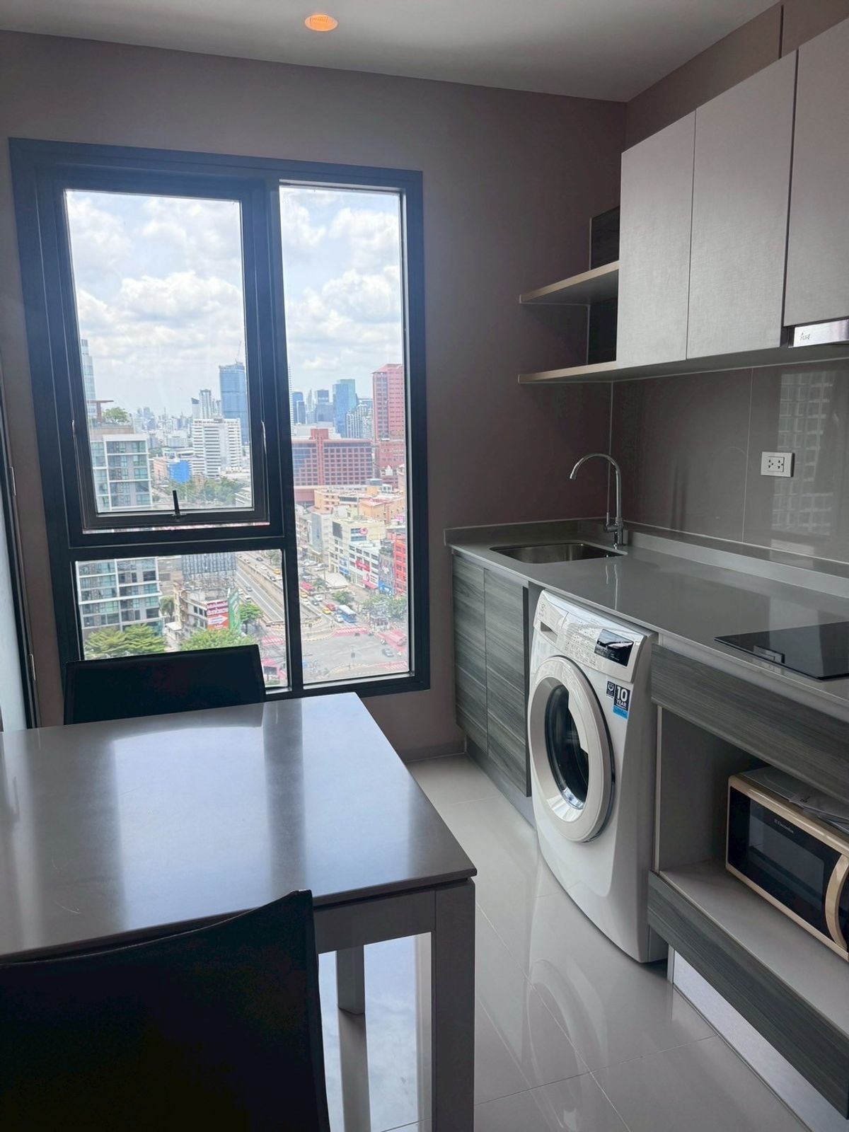 For SaleCondoRatchadapisek, Huaikwang, Suttisan : Quick sale Centric Huai Khwang Station Huai Khwang Station 1 Bedroom 1 Bathroom (Special price)