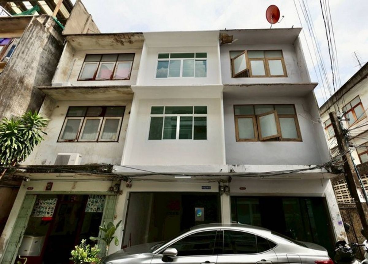For RentShop HouseSathorn, Narathiwat : HR2834 4 -story townhouse for rent with a roof The whole new renovation In Soi Sathorn 11, near BTS St. Louis