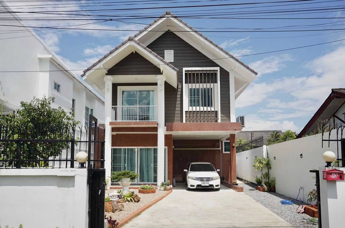 ให้เช่าบ้านเชียงใหม่ : บ้านสไตล์ญี่ปุ่น เขตเมือง, ฟ้าฮ่าม  ย่านชุมชนวัดท่าหลุก เป็นบ้านนอกโครงการ เงียบสงบ วิวดอยสุเทพ เป็นส่วนตัว ปลอดภัย