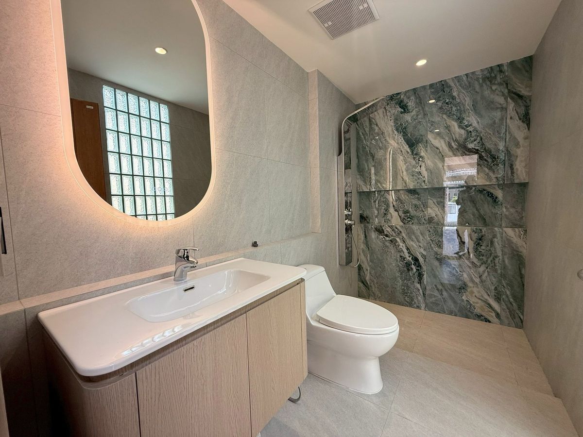 For RentTownhomeRama3 (Riverside),Satupadit : 🏡 Rent a 2 -story townhome - Nang Lychee, a happy location in the middle of the city, convenient to travel near Sathorn Road - Rama 3 📌 Extensive living space Suitable for living/home office ✨ Beautiful house, ready to move in