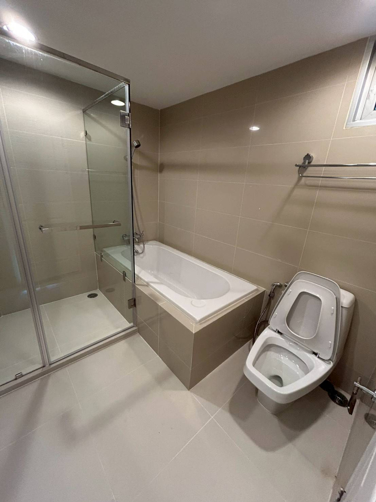 ขายคอนโดพระราม 9 เพชรบุรีตัดใหม่ RCA : OWNER CUT LOSS   -2 BEDROOM 2 BATHROOM 100 SQ.M  --   Call now 0946415974