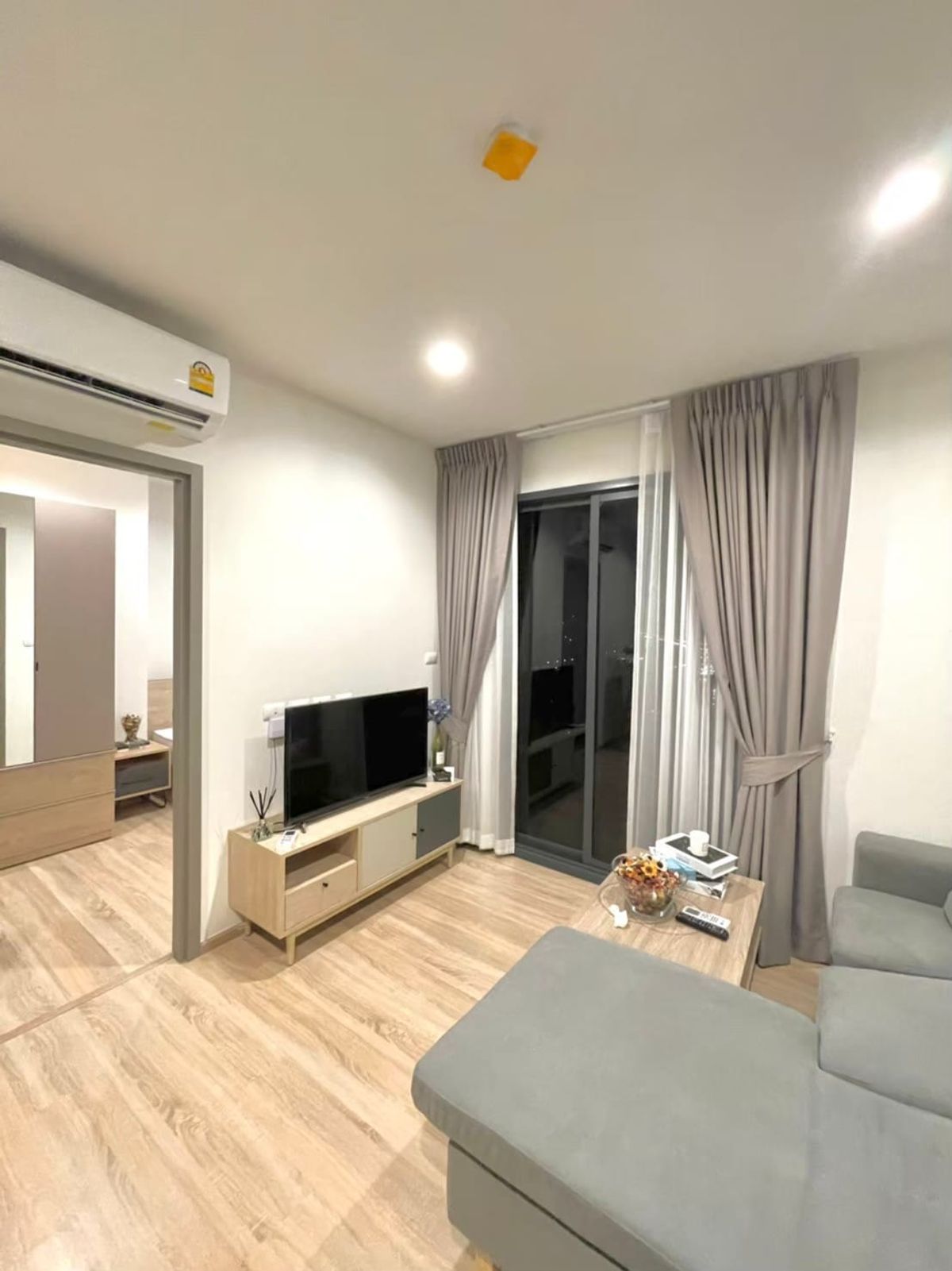 ให้เช่าคอนโดพระราม 9 เพชรบุรีตัดใหม่ RCA : ให้เช่า 📍 The Base Garden Rama 9 📍 ใกล้ APL รามคำแหง เฟอร์นิเจอร์ และ เครื่องใช้ไฟฟ้าครบ 