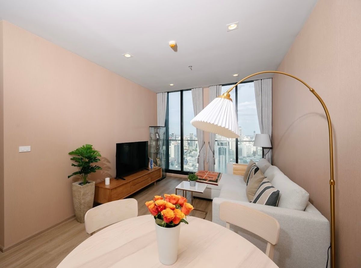 For RentCondoWitthayu, Chidlom, Langsuan, Ploenchit : Condo for Rent 2 Bedroom Skywalk to BTS Ploenchit Station