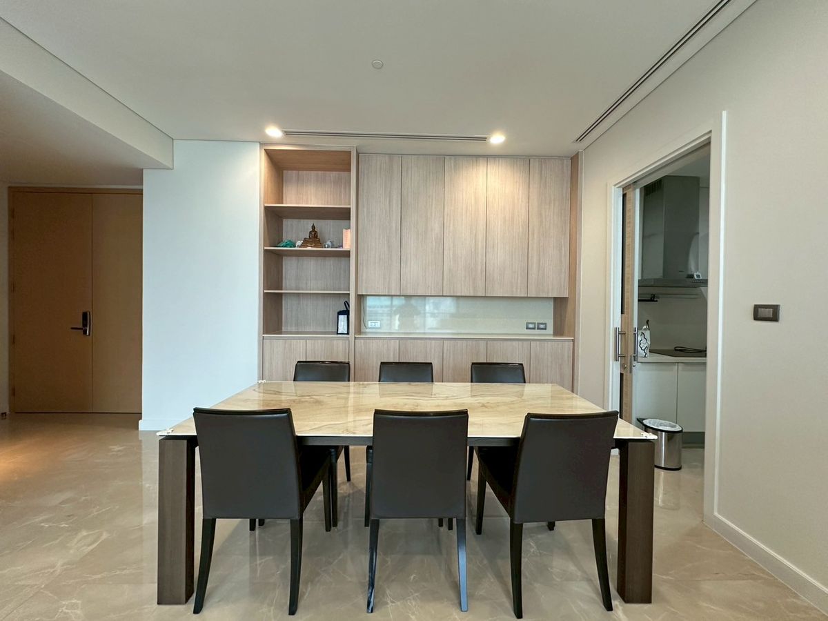 For SaleCondoWitthayu, Chidlom, Langsuan, Ploenchit : ✨ Luxury Condo in the Heart of Bangkok – Sindhorn Residence | Spacious 148 sq.m., 3 Bedrooms, 3 Bathrooms | Prime BTS Chidlom Location, Near Lumpini Park with Privacy & Full Facilities