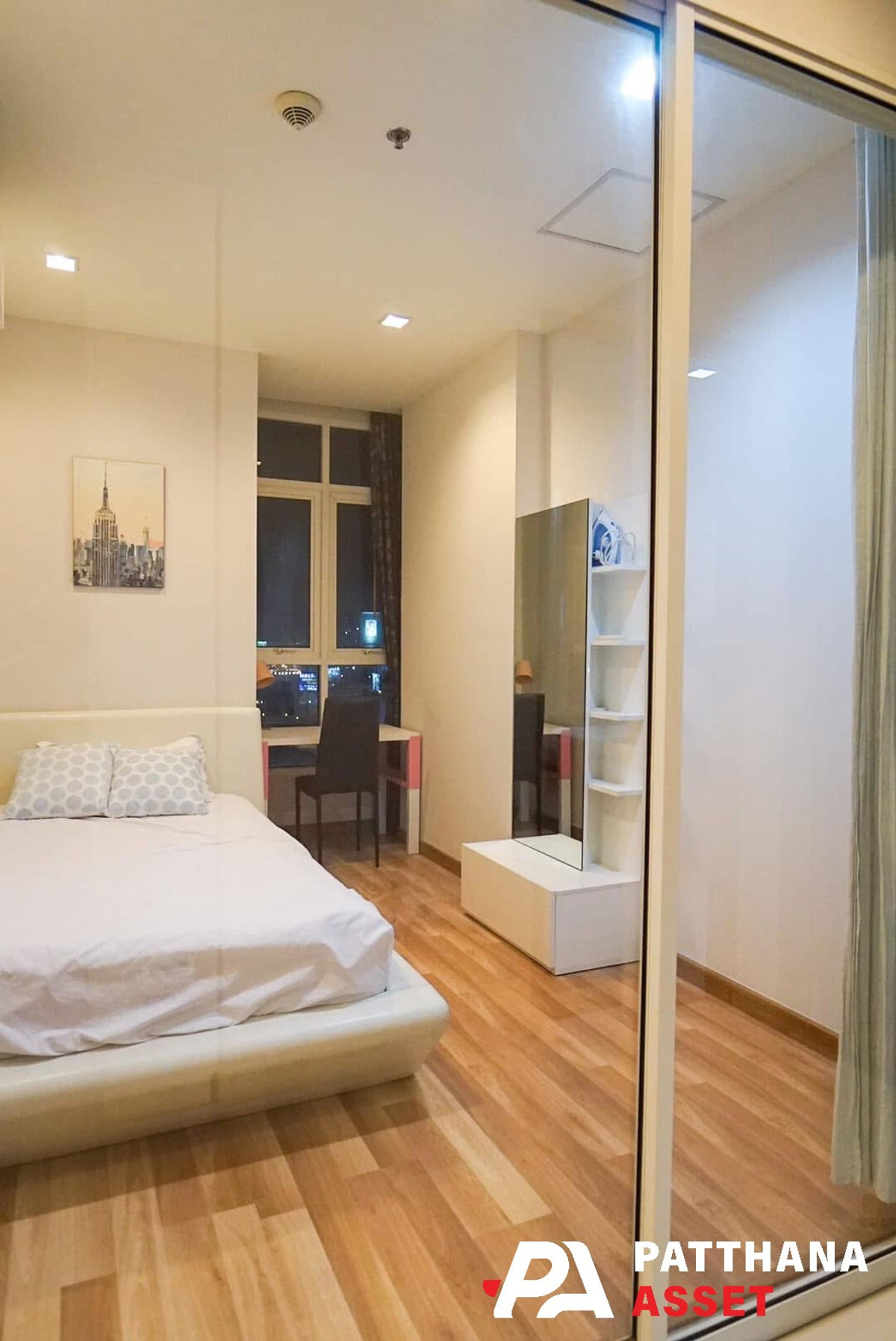 For RentCondoRatchathewi,Phayathai : Renting Ideo Verve Ratchaprarop is next to the Airport Link Ratchapraop. The most convenient in this area.