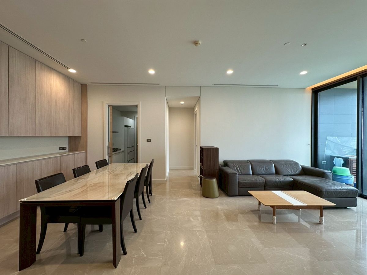 ขายคอนโดวิทยุ ชิดลม หลังสวน : ✨ คอนโดหรูใจกลางเมือง Sindhorn Residence ห้องใหญ่ 148 ตร.ม. 3 ห้องนอน 3 ห้องน้ำ ทำเล BTS ชิดลม ใกล้สวนลุมพินี พร้อมความเป็นส่วนตัวและสิ่งอำนวยความสะดวก