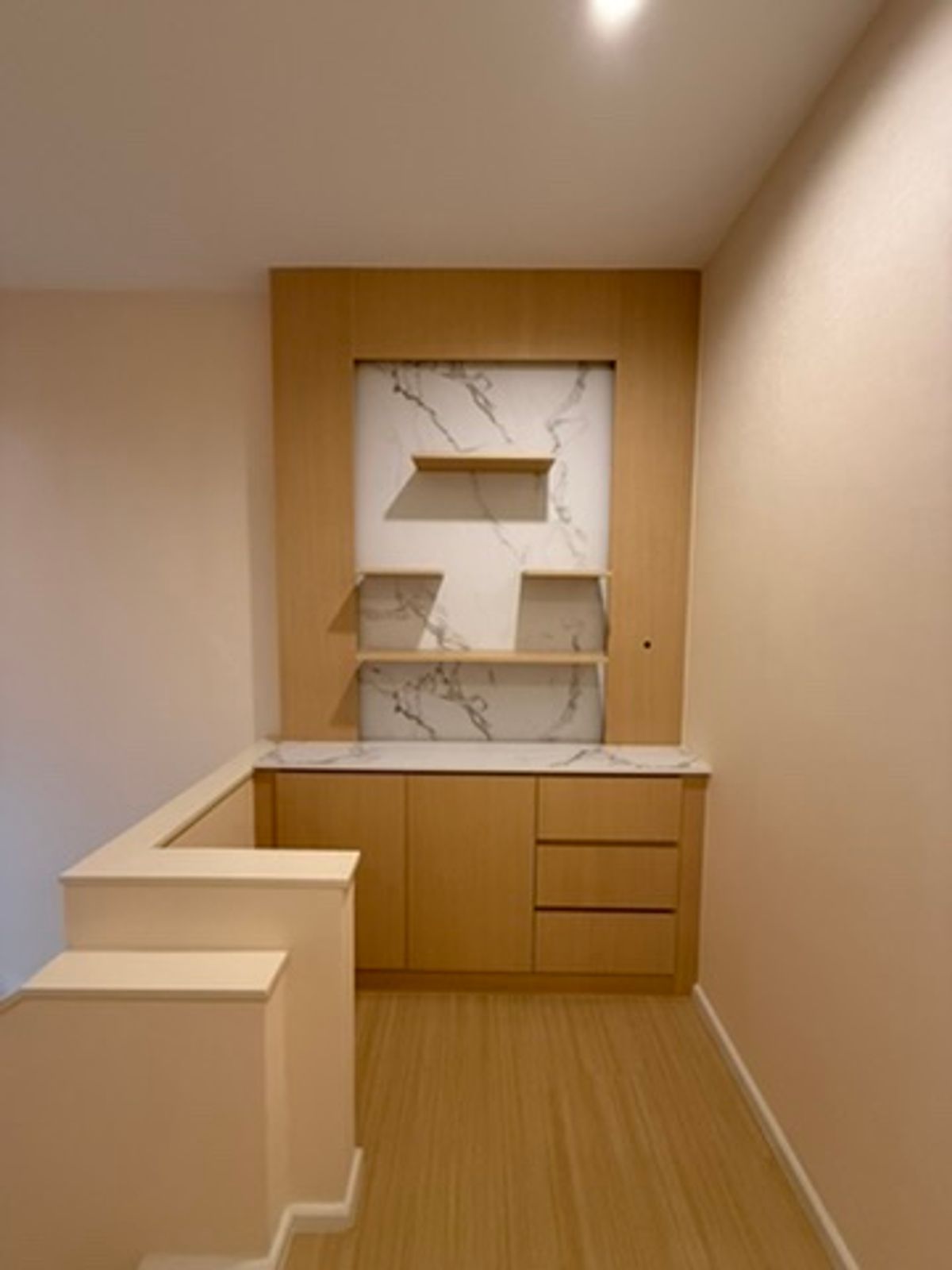 ขายทาวน์โฮมพัฒนาการ ศรีนครินทร์ : ขายด่วน พร้อมผู้เช่า ทาวน์โฮมหรู  Nirvana Define Srinakarin-Rama 9 : เนอวานา ดีฟายน์ ราคาดีที่สุดในโครงการ ทาวน์โฮมหรู Type C, 3 ชั้นครึ่ง ใช้งานน้อยมาก แต่งเพิ่มเติมไป กว่า 2 ล้านบาท ผู้เช่า 65,000 บาท เพิ่งทำสัญญาเดือนแรก 