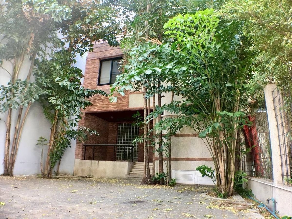 ให้เช่าทาวน์โฮมสุขุมวิท อโศก ทองหล่อ : Townhouse ( unfurnished ) in Phrompong for rent/sale 