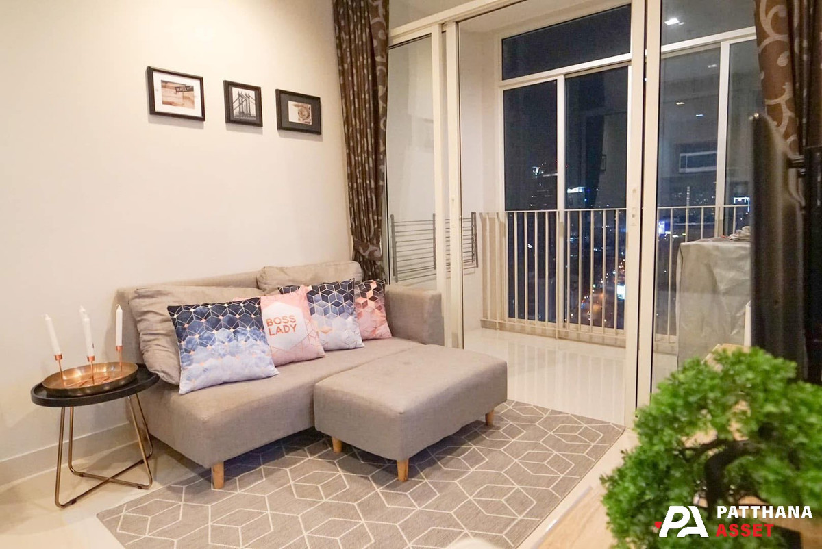 For RentCondoRatchathewi,Phayathai : Renting Ideo Verve Ratchaprarop is next to the Airport Link Ratchapraop. The most convenient in this area.