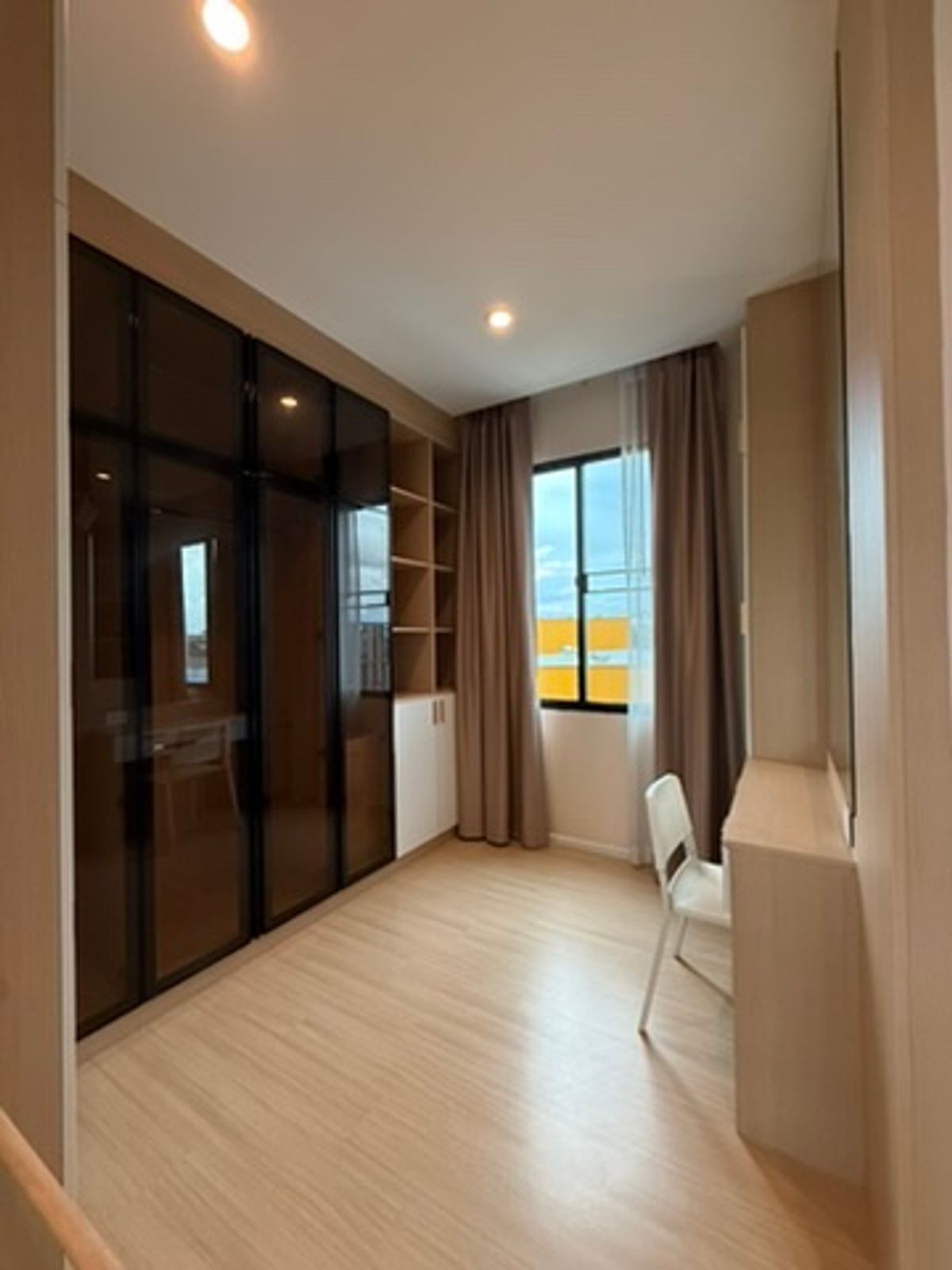 ขายทาวน์โฮมพัฒนาการ ศรีนครินทร์ : ขายด่วน พร้อมผู้เช่า ทาวน์โฮมหรู  Nirvana Define Srinakarin-Rama 9 : เนอวานา ดีฟายน์ ราคาดีที่สุดในโครงการ ทาวน์โฮมหรู Type C, 3 ชั้นครึ่ง ใช้งานน้อยมาก แต่งเพิ่มเติมไป กว่า 2 ล้านบาท ผู้เช่า 65,000 บาท เพิ่งทำสัญญาเดือนแรก 