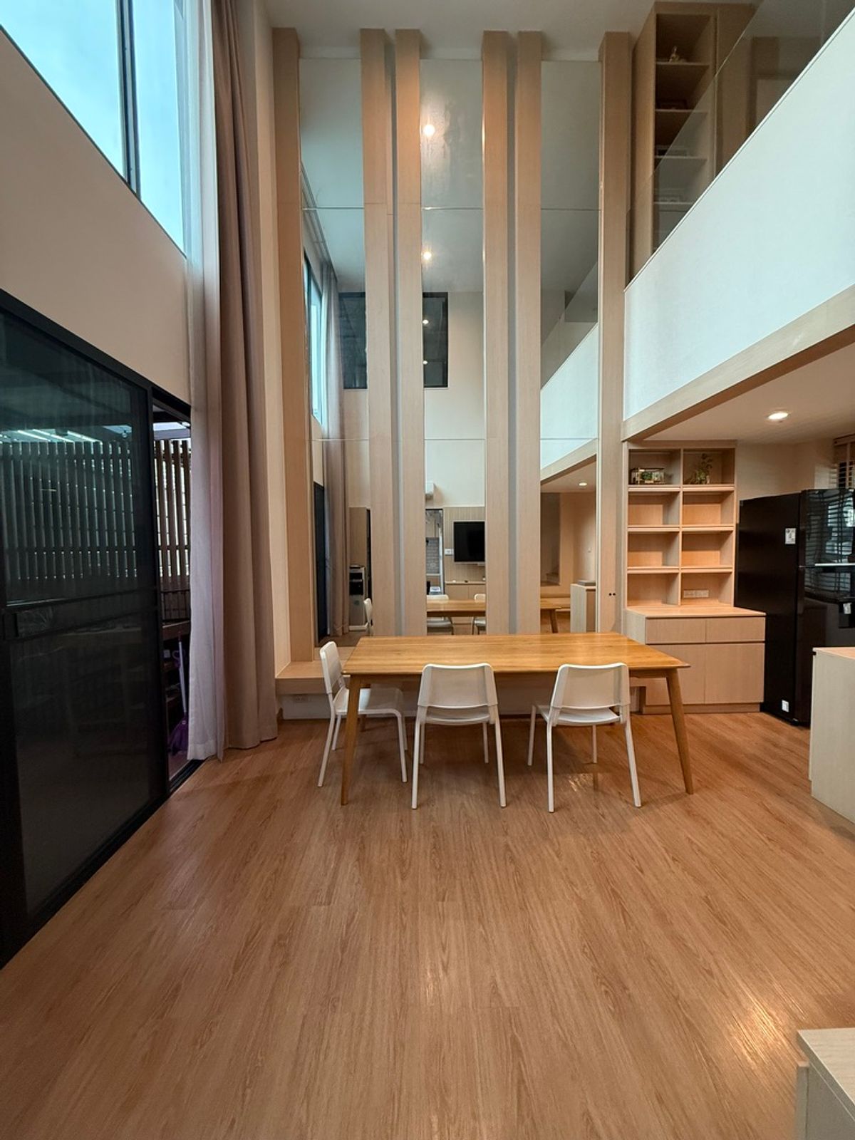 TownhomePattanakan, Srinakarin : Urgent sale, luxury townhome, NIRVANA DEFINE SRINAKARIN-RAMA 9: Neva D-Fai, the best price in the Type C, 3-layer luxury townhome project, very little. More than 2 million baht