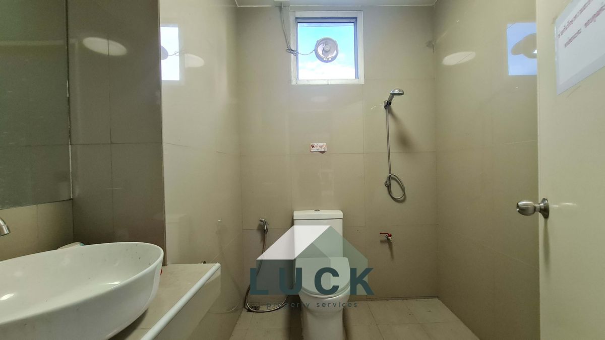 โฮมออฟฟิศรัชดา ห้วยขวาง : LUCK 🏠ขายโฮมออฟฟิศ รัชดาฯ 30  อาคาร 2 คูหา ทำเลดี ปรับปรุงใหม่ทั้งหลัง พร้อมใช้!!!