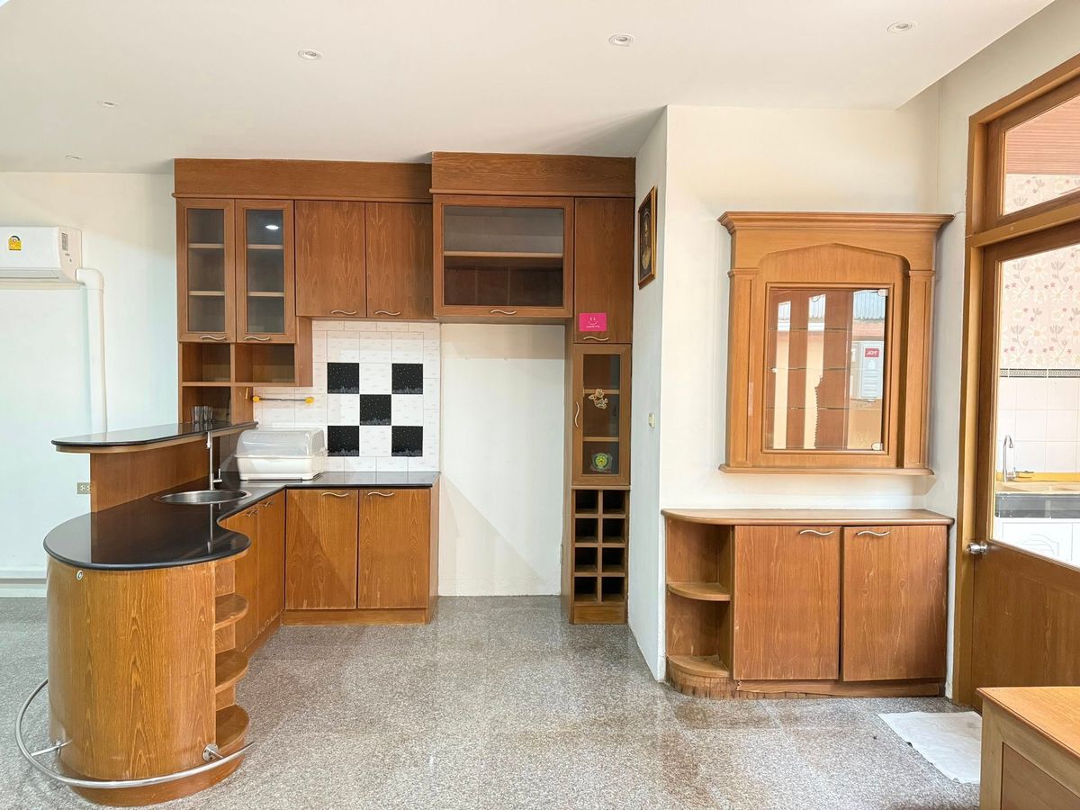 ให้เช่าทาวน์โฮมบางนา แบริ่ง ลาซาล : บ้านให้เช่า หมู่บ้านนภาลัย บางนา 🚊 จดบริษัทได้ ทำเลติด BTS บางนา / KP002