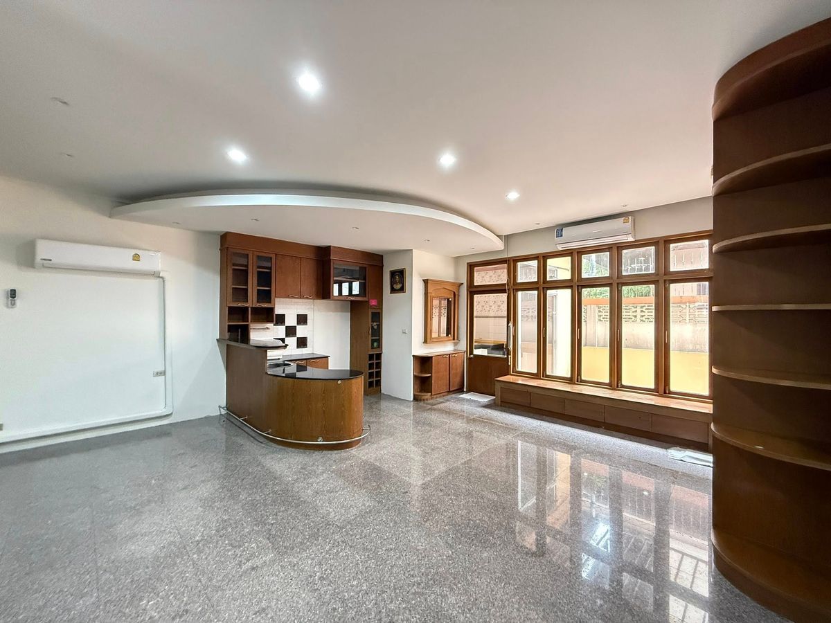 ให้เช่าทาวน์โฮมบางนา แบริ่ง ลาซาล : บ้านให้เช่า หมู่บ้านนภาลัย บางนา 🚊 จดบริษัทได้ ทำเลติด BTS บางนา / KP002