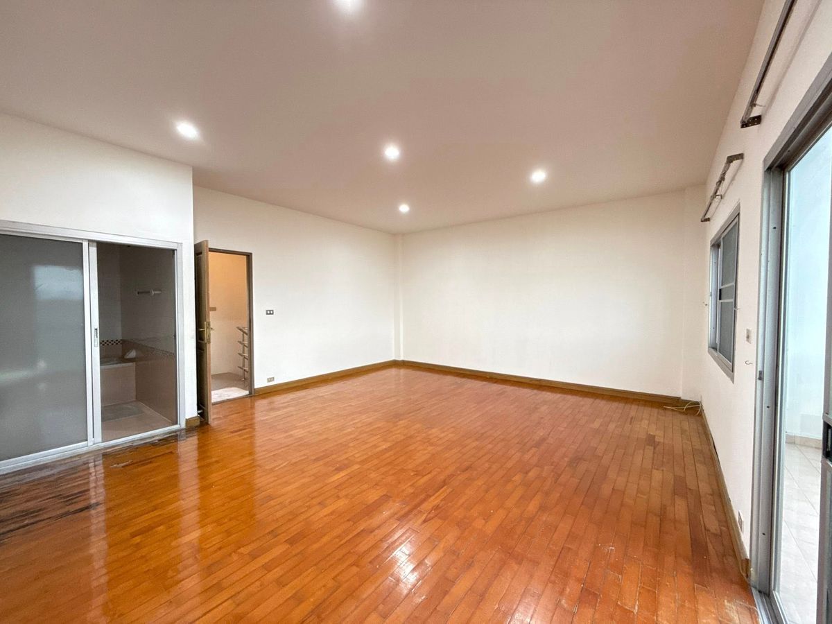 ให้เช่าทาวน์โฮมบางนา แบริ่ง ลาซาล : บ้านให้เช่า หมู่บ้านนภาลัย บางนา 🚊 จดบริษัทได้ ทำเลติด BTS บางนา / KP002