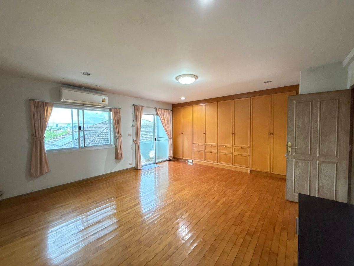 ให้เช่าทาวน์โฮมบางนา แบริ่ง ลาซาล : บ้านให้เช่า หมู่บ้านนภาลัย บางนา 🚊 จดบริษัทได้ ทำเลติด BTS บางนา / KP002