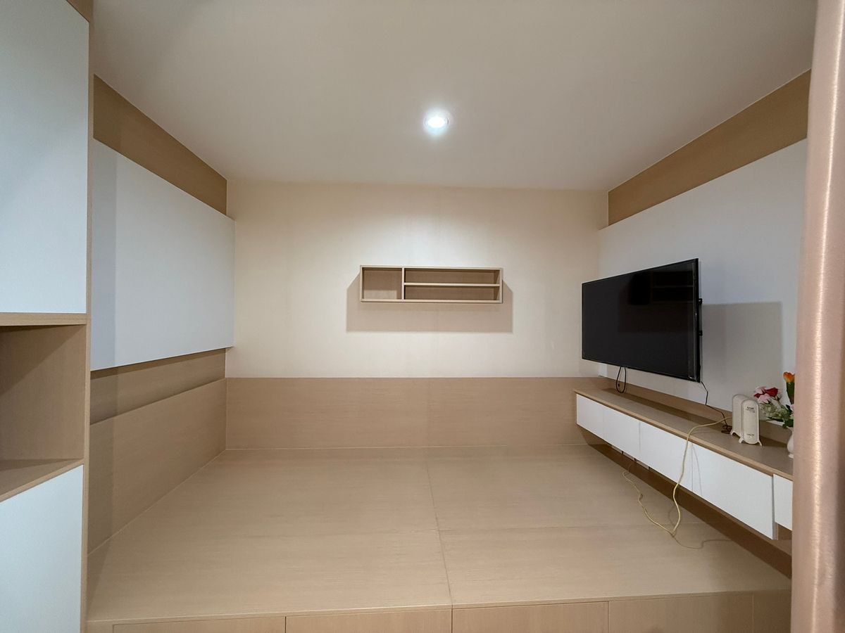 ขายทาวน์โฮมพัฒนาการ ศรีนครินทร์ : ขายด่วน พร้อมผู้เช่า ทาวน์โฮมหรู  Nirvana Define Srinakarin-Rama 9 : เนอวานา ดีฟายน์ ราคาดีที่สุดในโครงการ ทาวน์โฮมหรู Type C, 3 ชั้นครึ่ง ใช้งานน้อยมาก แต่งเพิ่มเติมไป กว่า 2 ล้านบาท ผู้เช่า 65,000 บาท เพิ่งทำสัญญาเดือนแรก 