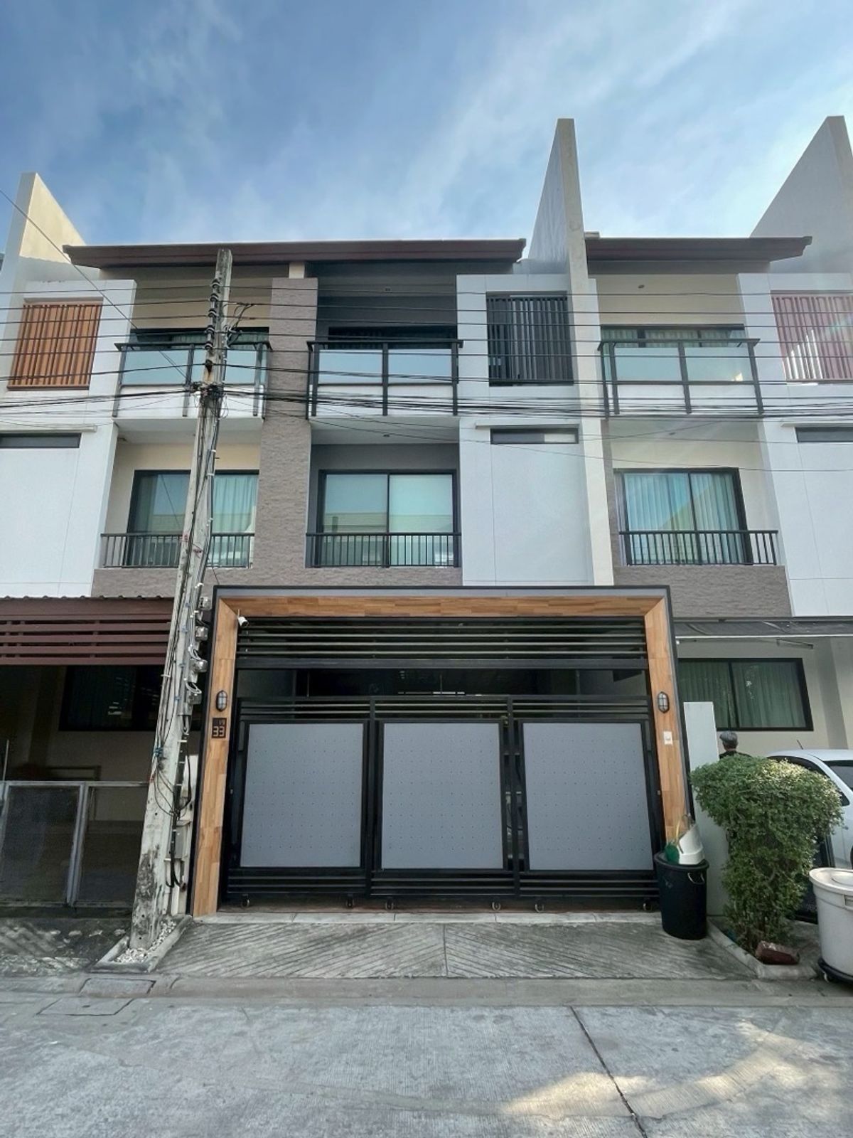 ขายทาวน์โฮมโชคชัย4 ลาดพร้าว71 : ขายทาวน์โฮม Private Nirvana Life-Ladprao ราคาคุ้มค่าที่สุดในหมู่บ้าน ทาวน์โฮม 3ชั้น 21.3ตรว. นาคนิวาส48 
