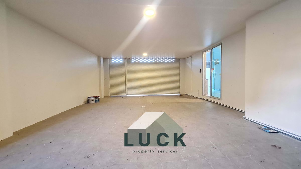 โฮมออฟฟิศรัชดา ห้วยขวาง : LUCK 🏠ขายโฮมออฟฟิศ รัชดาฯ 30  อาคาร 2 คูหา ทำเลดี ปรับปรุงใหม่ทั้งหลัง พร้อมใช้!!!