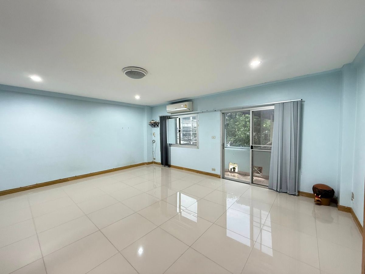 ให้เช่าทาวน์โฮมบางนา แบริ่ง ลาซาล : บ้านให้เช่า หมู่บ้านนภาลัย บางนา 🚊 จดบริษัทได้ ทำเลติด BTS บางนา / KP002