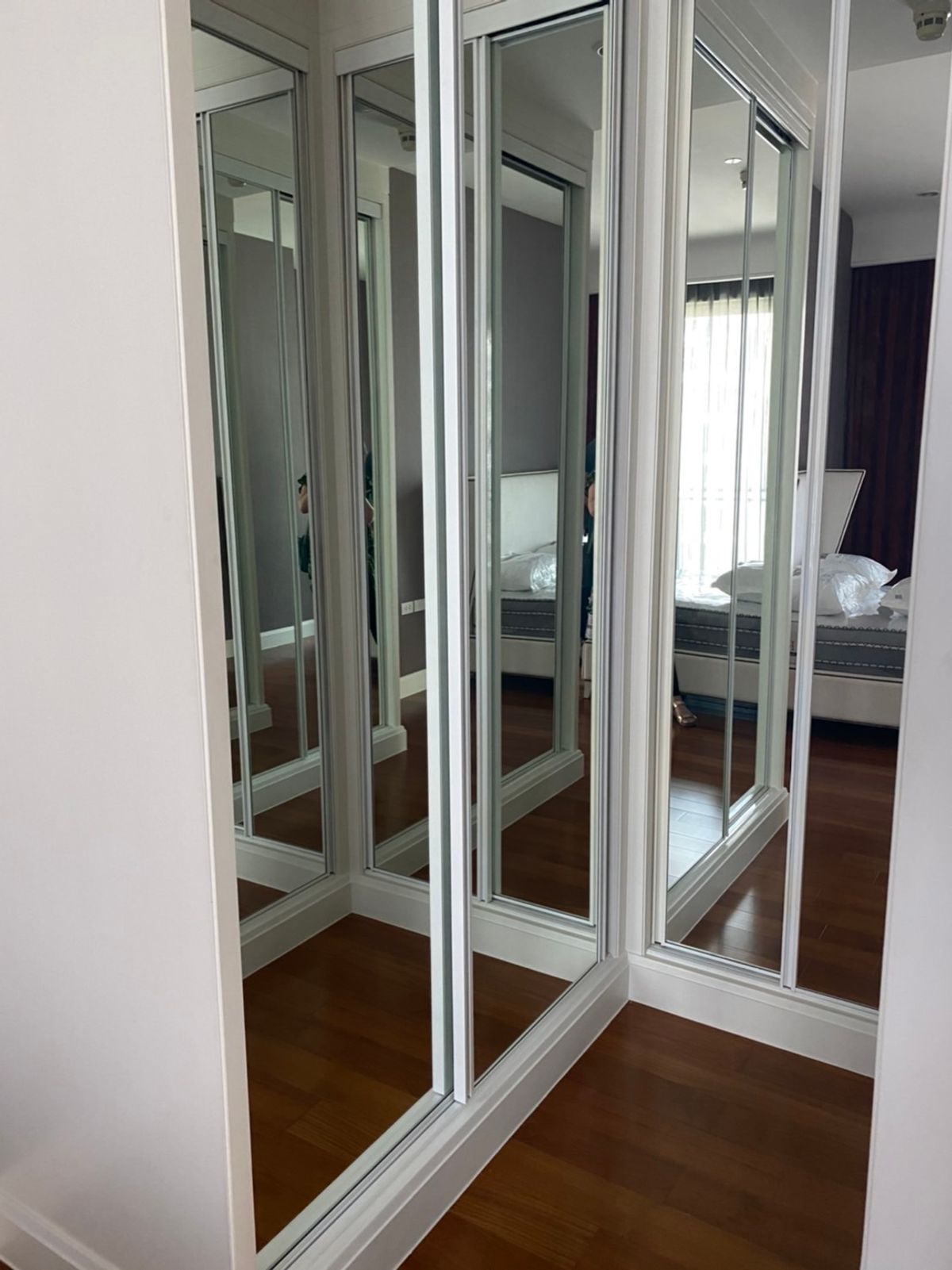 ขายคอนโดวิทยุ ชิดลม หลังสวน : ✨ คอนโดหรูใจกลางเมือง Q Langsuan ขนาด 160 ตร.ม. 3 ห้องนอน 4 ห้องน้ำ ทำเล BTS ชิดลม ใกล้สวนลุมพินี พร้อมสิ่งอำนวยความสะดวกครบครัน