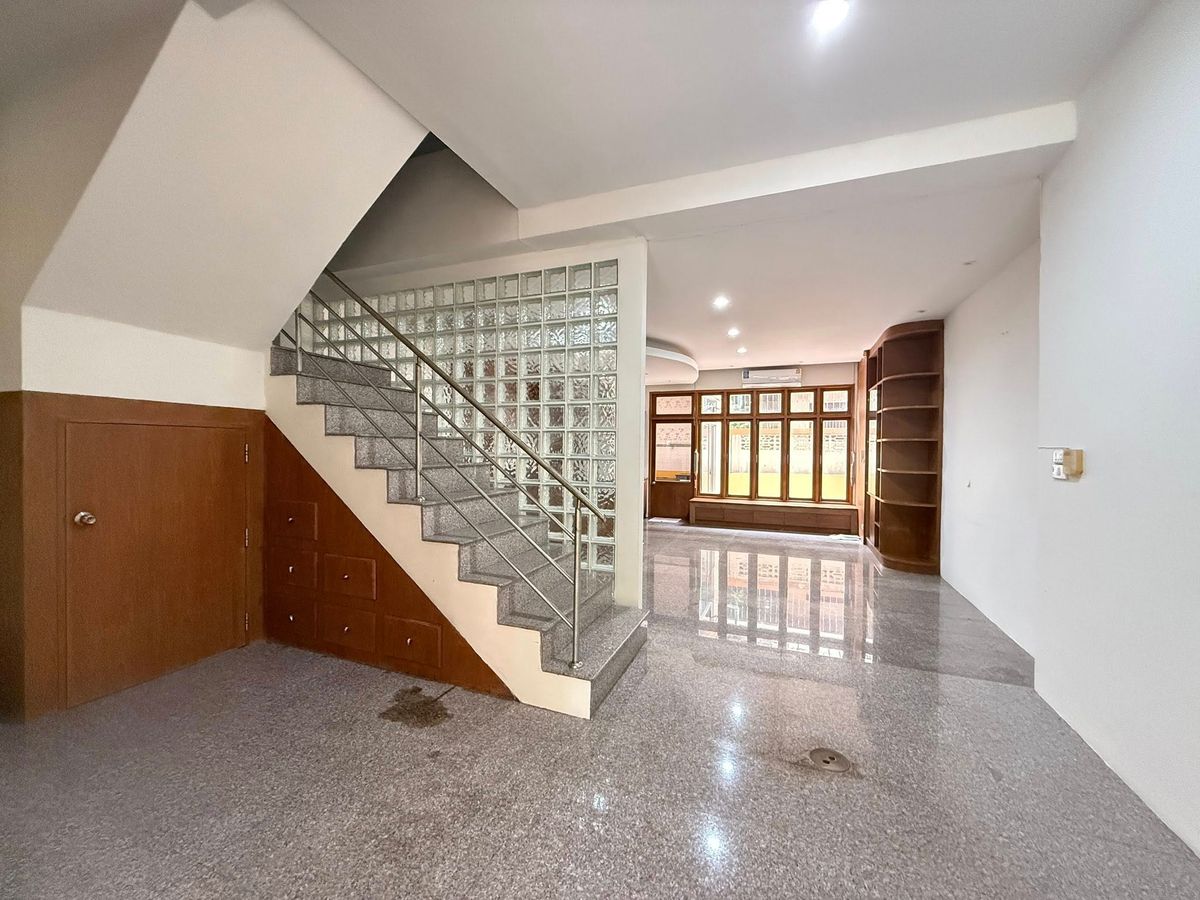 For RentTownhomeBangna, Bearing, Lasalle : House for rent, Naphalai Village, Bangna 🚊, can write down the company / kp002