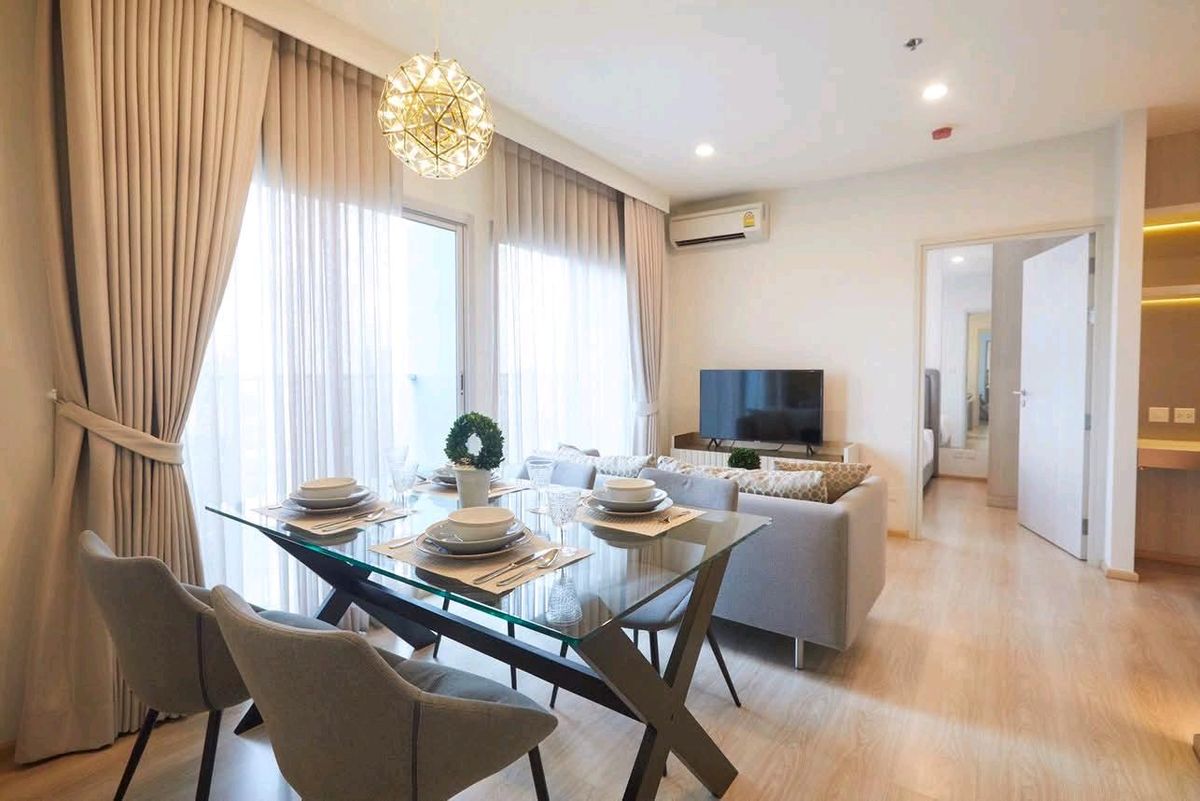 For RentCondoRatchadapisek, Huaikwang, Suttisan : Corner Room 1Noble Revolve Ratchada -Rare Item Size 2units Combine -2Beds2baths -fully Furnished
