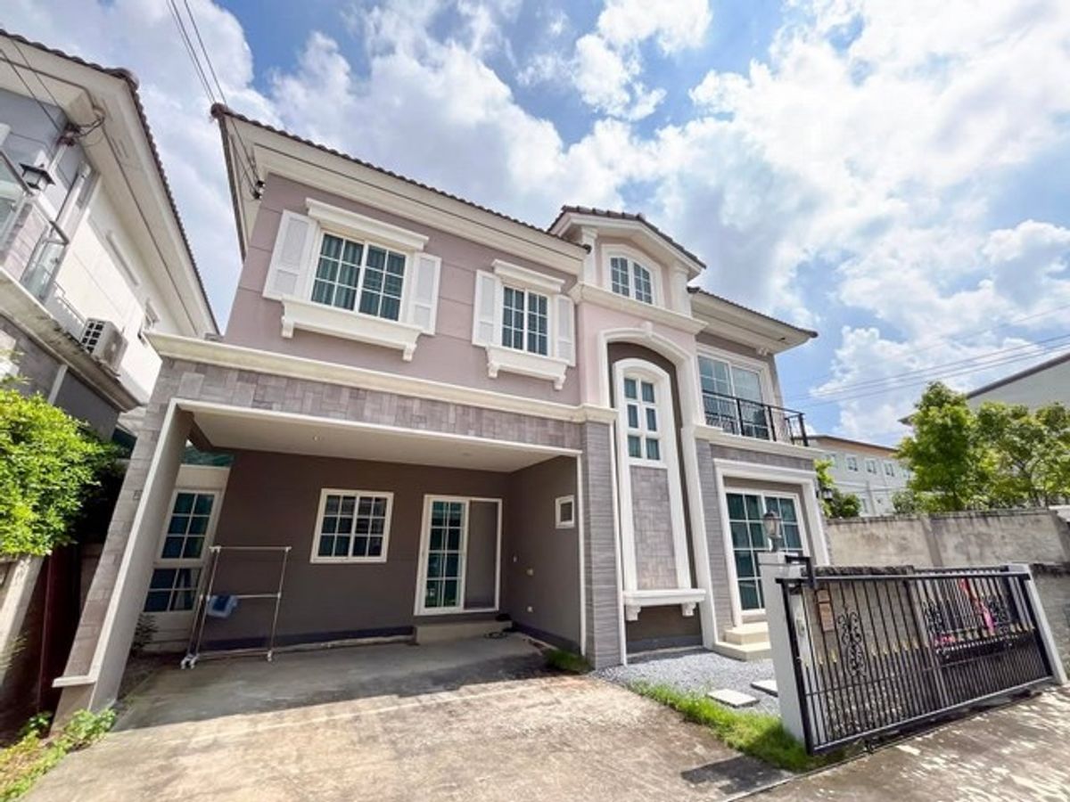 For RentHouseThaphra, Talat Phlu, Wutthakat : HR2837 House for rent With furniture Golden Village, this Sathorn, near Metro Town, not far from BTS Wutthakat