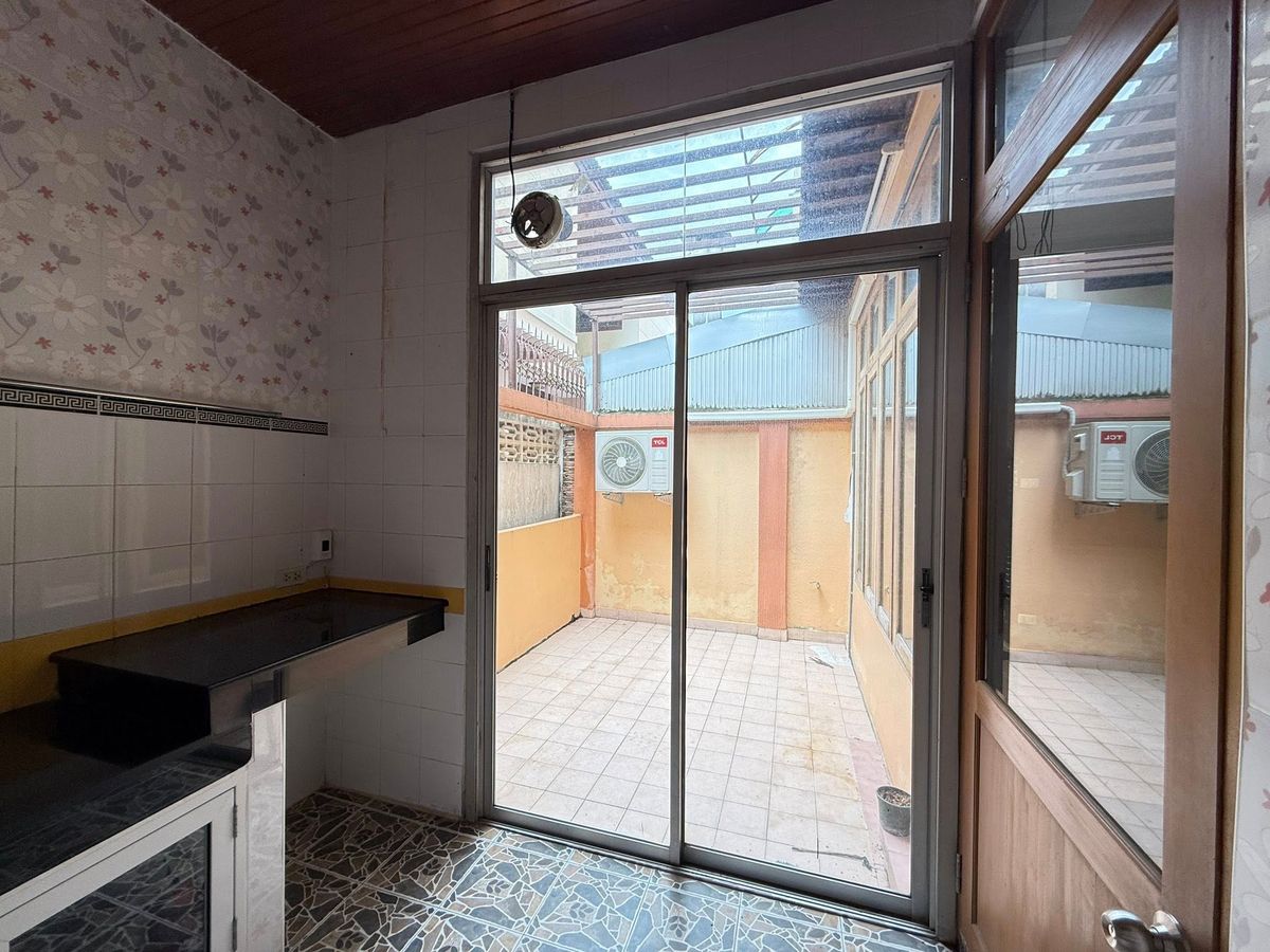 ให้เช่าทาวน์โฮมบางนา แบริ่ง ลาซาล : บ้านให้เช่า หมู่บ้านนภาลัย บางนา 🚊 จดบริษัทได้ ทำเลติด BTS บางนา / KP002