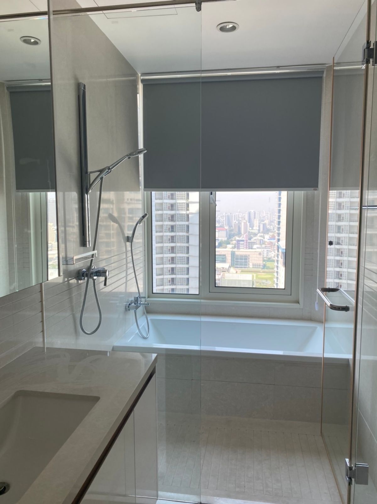 ขายคอนโดวิทยุ ชิดลม หลังสวน : ✨ คอนโดหรูใจกลางเมือง Q Langsuan ขนาด 160 ตร.ม. 3 ห้องนอน 4 ห้องน้ำ ทำเล BTS ชิดลม ใกล้สวนลุมพินี พร้อมสิ่งอำนวยความสะดวกครบครัน