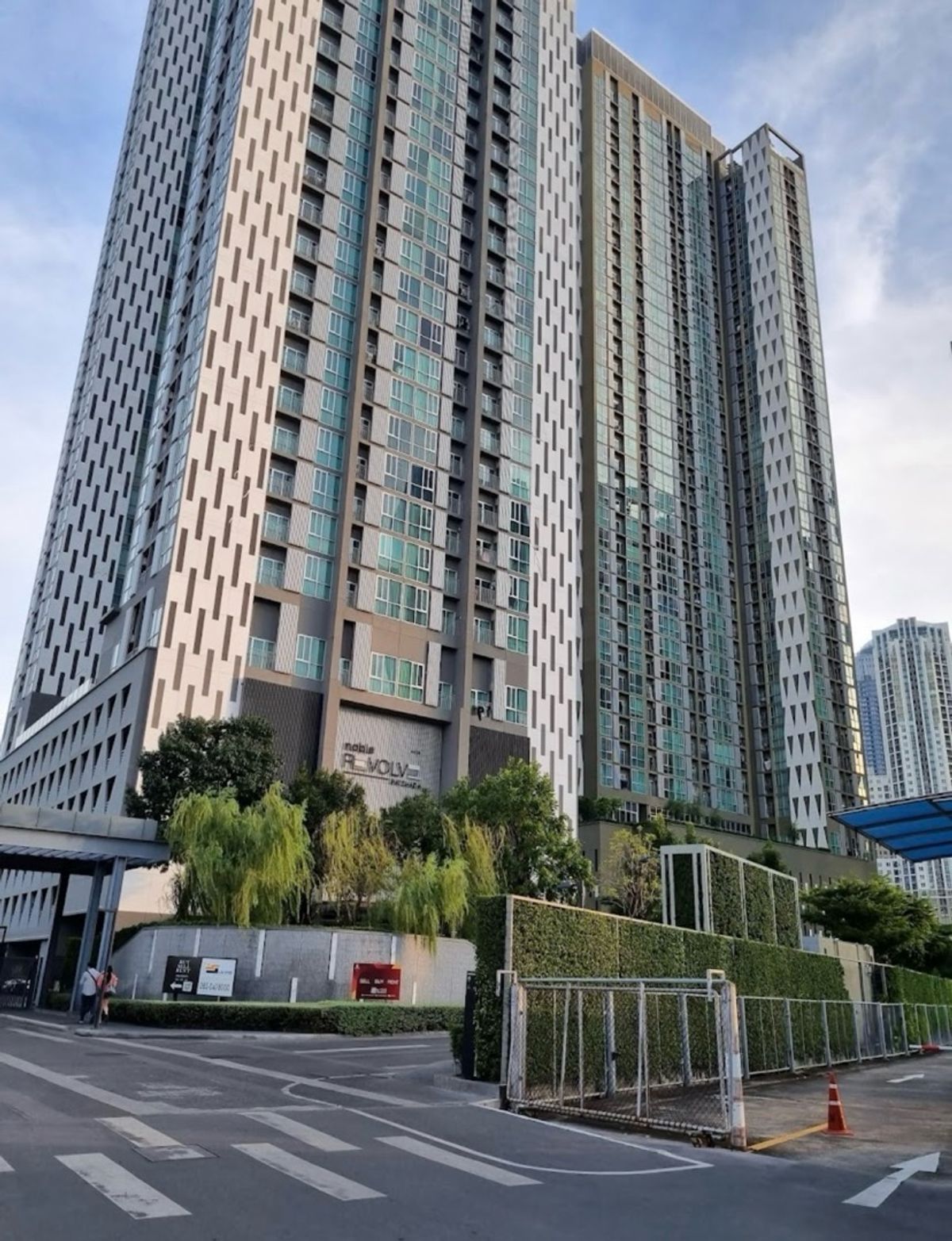 For RentCondoRatchadapisek, Huaikwang, Suttisan : Renting Noble Revovol, Ratchada, next to the MRT Cultural Center
