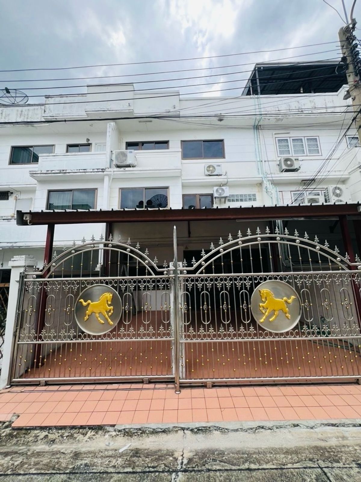 ให้เช่าทาวน์โฮมพระราม 3 สาธุประดิษฐ์ : ให้เช่า ทาวน์เฮ้า 3 ชั้น พระราม 3 พร้อมอยู่