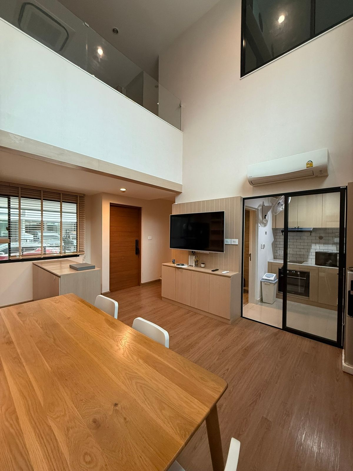 ขายทาวน์โฮมพัฒนาการ ศรีนครินทร์ : ขายด่วน พร้อมผู้เช่า ทาวน์โฮมหรู  Nirvana Define Srinakarin-Rama 9 : เนอวานา ดีฟายน์ ราคาดีที่สุดในโครงการ ทาวน์โฮมหรู Type C, 3 ชั้นครึ่ง ใช้งานน้อยมาก แต่งเพิ่มเติมไป กว่า 2 ล้านบาท ผู้เช่า 65,000 บาท เพิ่งทำสัญญาเดือนแรก 