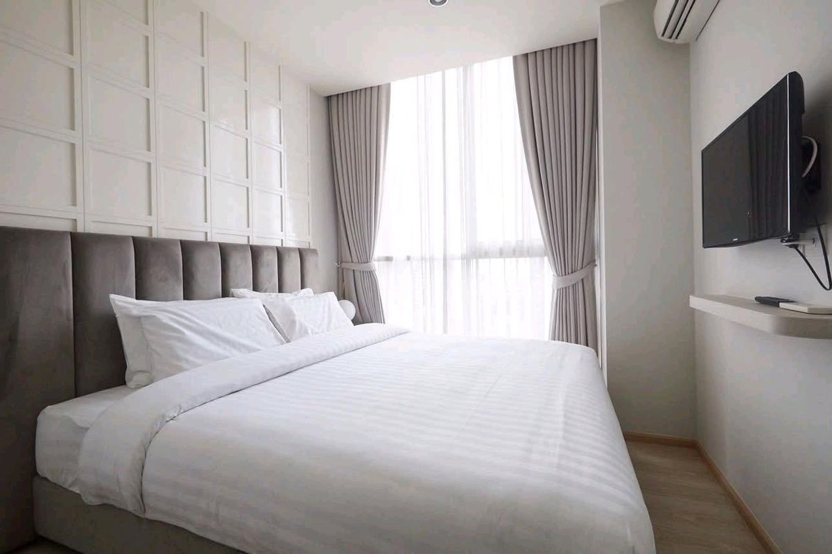 For RentCondoRatchadapisek, Huaikwang, Suttisan : Corner Room 1Noble Revolve Ratchada -Rare Item Size 2units Combine -2Beds2baths -fully Furnished