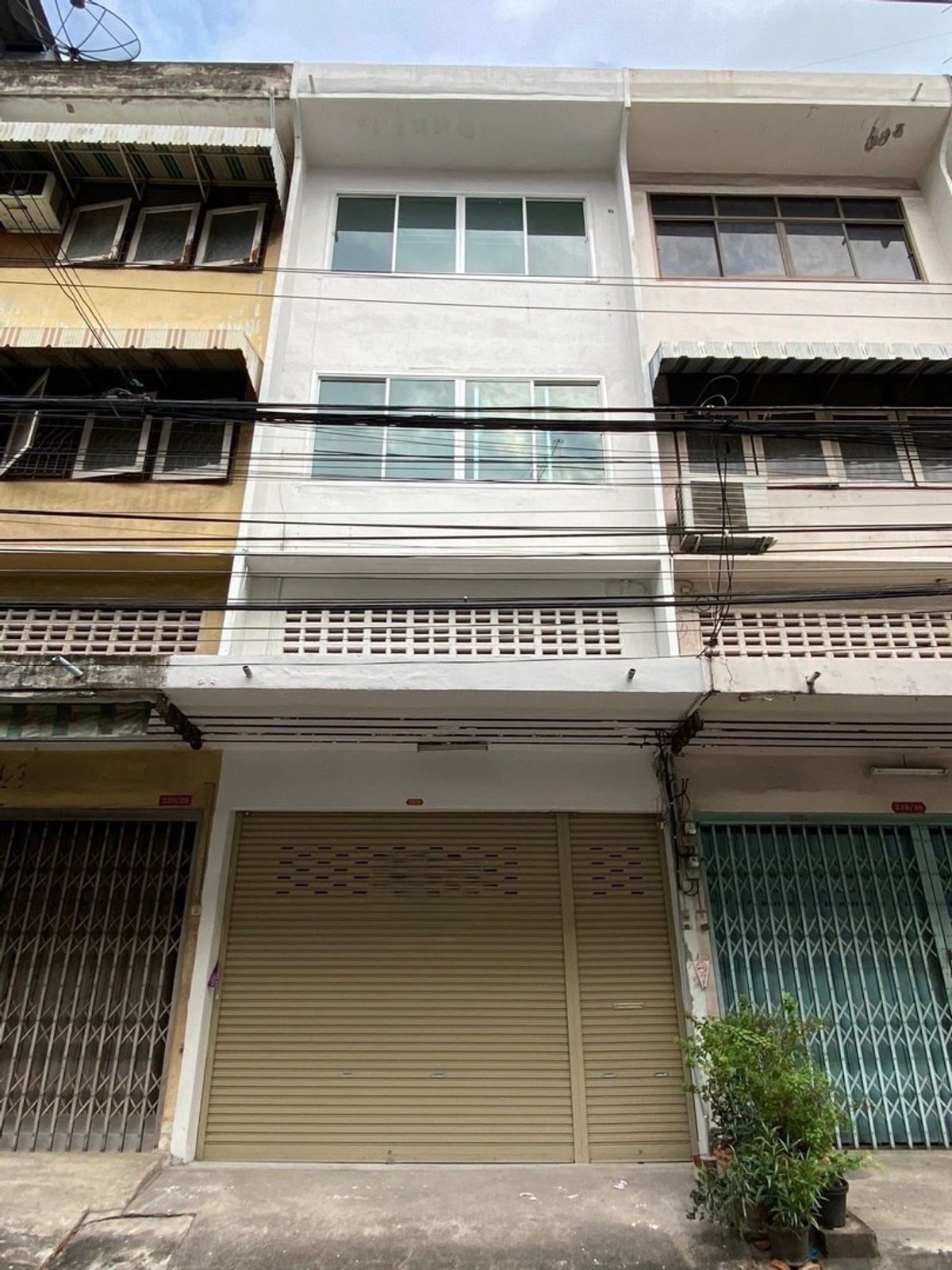 For RentHome OfficeOnnut, Udomsuk : 250 meters BTS Punnawithi Sukhumvit 101 Home Office Studio near Udomsuk and True Digital Park. There are easy -to -find cars.