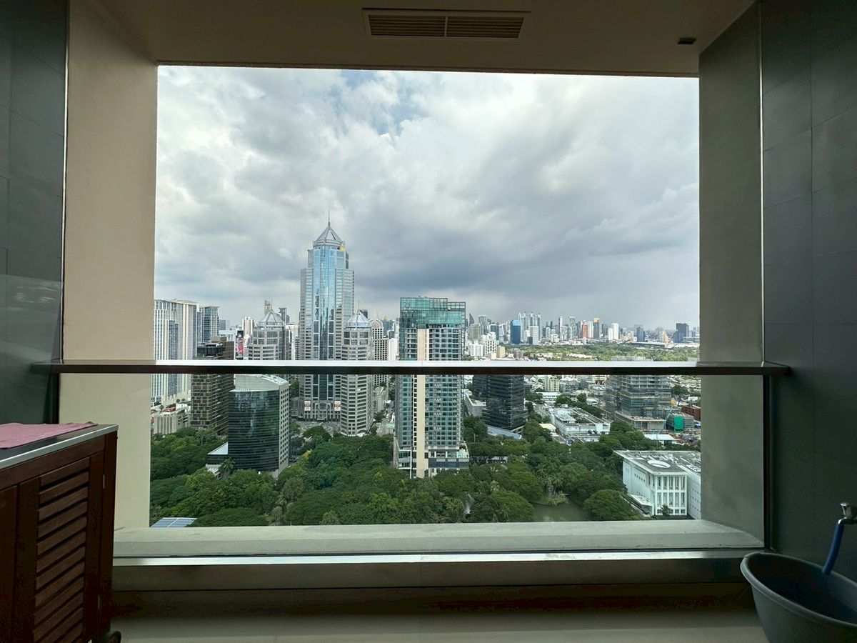 For SaleCondoWitthayu, Chidlom, Langsuan, Ploenchit : ✨ Luxury Condo in the Heart of Bangkok – Sindhorn Residence | Spacious 148 sq.m., 3 Bedrooms, 3 Bathrooms | Prime BTS Chidlom Location, Near Lumpini Park with Privacy & Full Facilities