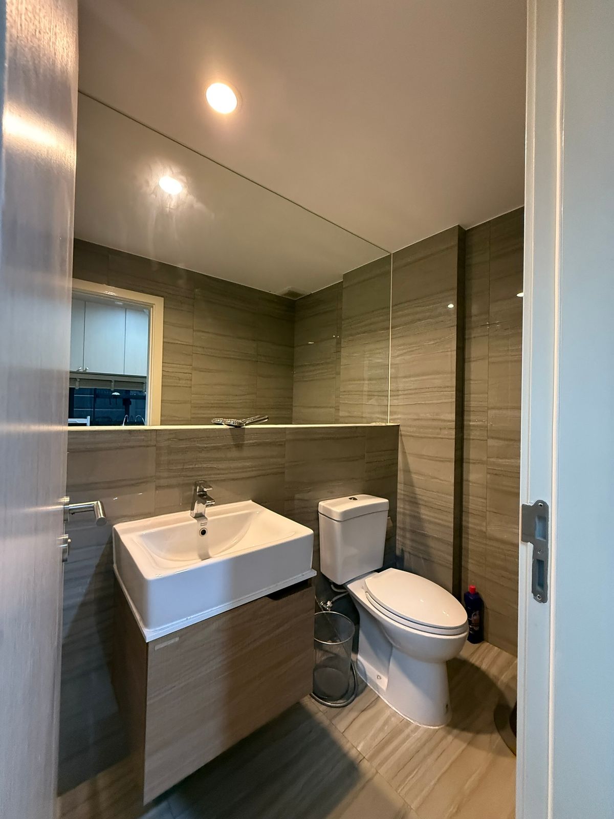 ขายทาวน์โฮมพัฒนาการ ศรีนครินทร์ : ขายด่วน พร้อมผู้เช่า ทาวน์โฮมหรู  Nirvana Define Srinakarin-Rama 9 : เนอวานา ดีฟายน์ ราคาดีที่สุดในโครงการ ทาวน์โฮมหรู Type C, 3 ชั้นครึ่ง ใช้งานน้อยมาก แต่งเพิ่มเติมไป กว่า 2 ล้านบาท ผู้เช่า 65,000 บาท เพิ่งทำสัญญาเดือนแรก 