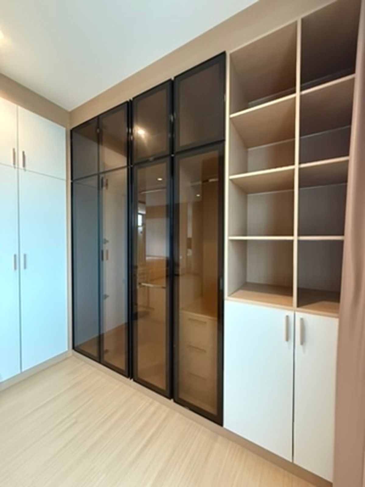 ขายทาวน์โฮมพัฒนาการ ศรีนครินทร์ : ขายด่วน พร้อมผู้เช่า ทาวน์โฮมหรู  Nirvana Define Srinakarin-Rama 9 : เนอวานา ดีฟายน์ ราคาดีที่สุดในโครงการ ทาวน์โฮมหรู Type C, 3 ชั้นครึ่ง ใช้งานน้อยมาก แต่งเพิ่มเติมไป กว่า 2 ล้านบาท ผู้เช่า 65,000 บาท เพิ่งทำสัญญาเดือนแรก 