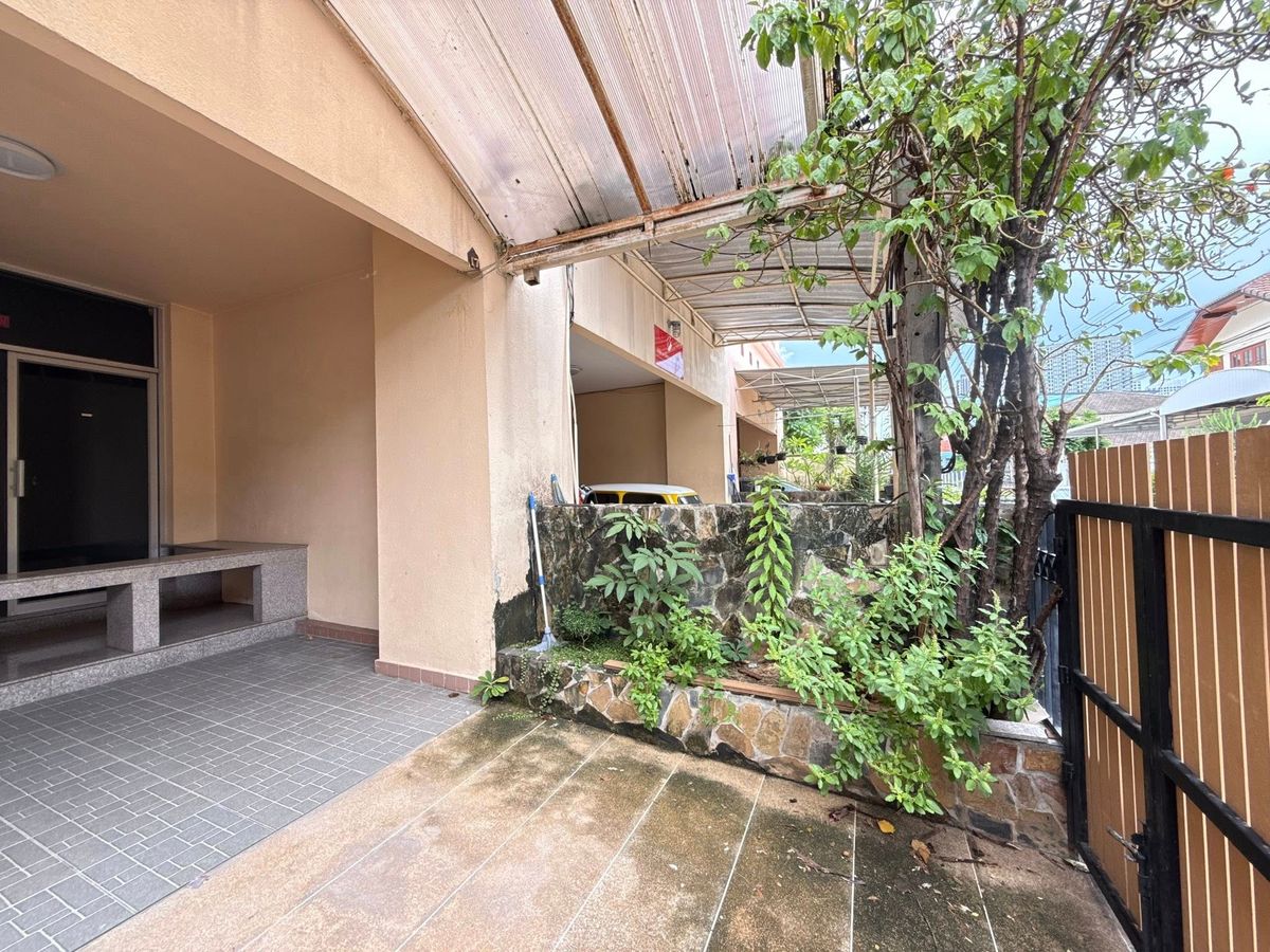 ให้เช่าทาวน์โฮมบางนา แบริ่ง ลาซาล : บ้านให้เช่า หมู่บ้านนภาลัย บางนา 🚊 จดบริษัทได้ ทำเลติด BTS บางนา / KP002