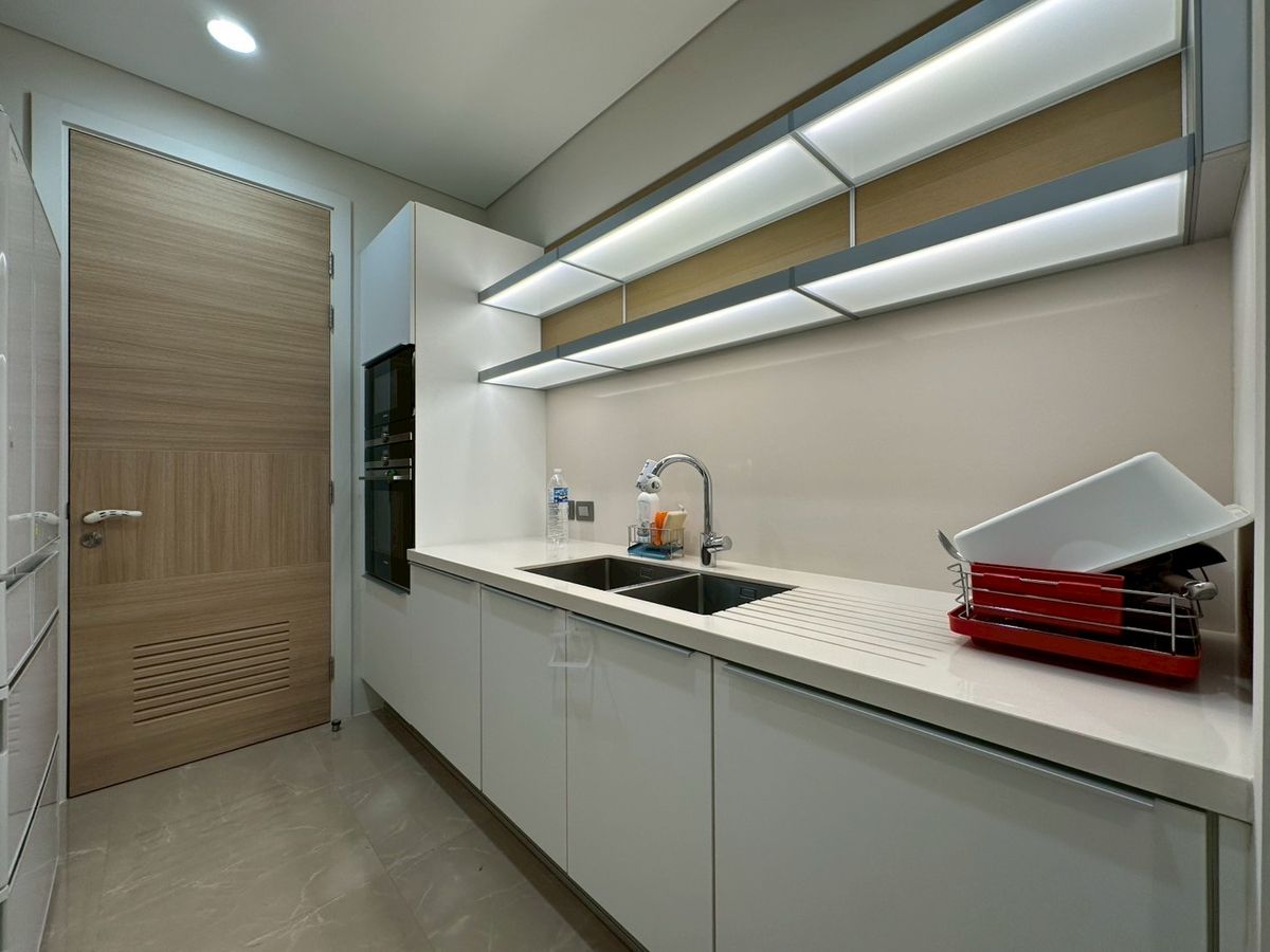 For SaleCondoWitthayu, Chidlom, Langsuan, Ploenchit : ✨ Luxury Condo in the Heart of Bangkok – Sindhorn Residence | Spacious 148 sq.m., 3 Bedrooms, 3 Bathrooms | Prime BTS Chidlom Location, Near Lumpini Park with Privacy & Full Facilities