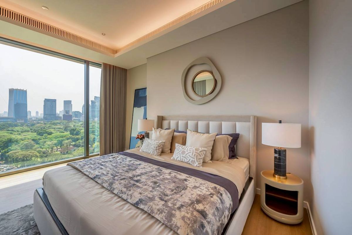 For RentCondoWitthayu, Chidlom, Langsuan, Ploenchit : ★ Sindhorn Tonson ★ 87 sq m., 14th floor (1 bedroom, 1 bathroom), ★ near BTS Chidlom ★ near Central World, Siam Paragon, Central Embassy, ★ many amenities ★ complete electrical appliances ★