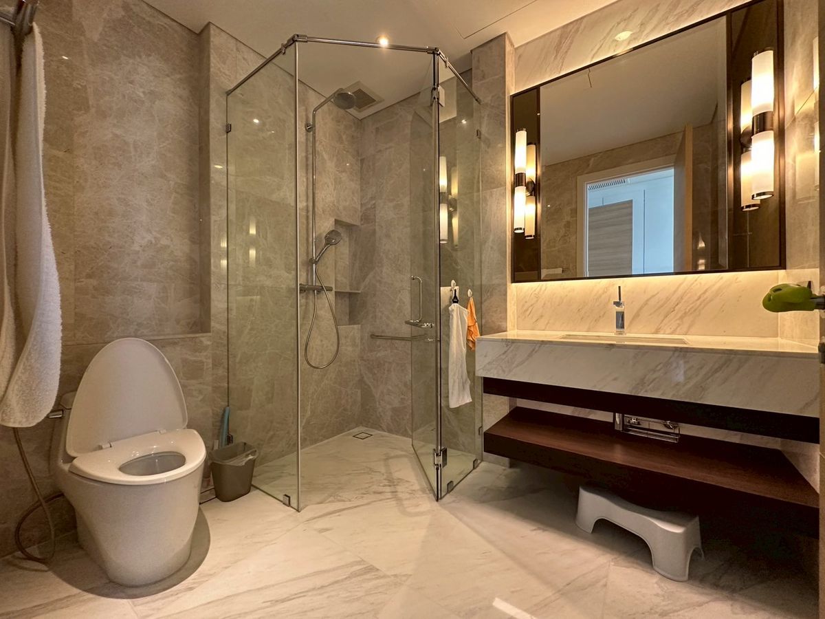 For SaleCondoWitthayu, Chidlom, Langsuan, Ploenchit : ✨ Luxury Condo in the Heart of Bangkok – Sindhorn Residence | Spacious 148 sq.m., 3 Bedrooms, 3 Bathrooms | Prime BTS Chidlom Location, Near Lumpini Park with Privacy & Full Facilities