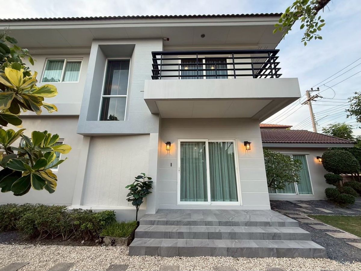 For RentHousePathum Thani,Rangsit, Thammasat : ECH250983 Casa Ville Ramintra - Hathairat | 4 Bedroom 3 Bathrooms | 250 sq.m.
