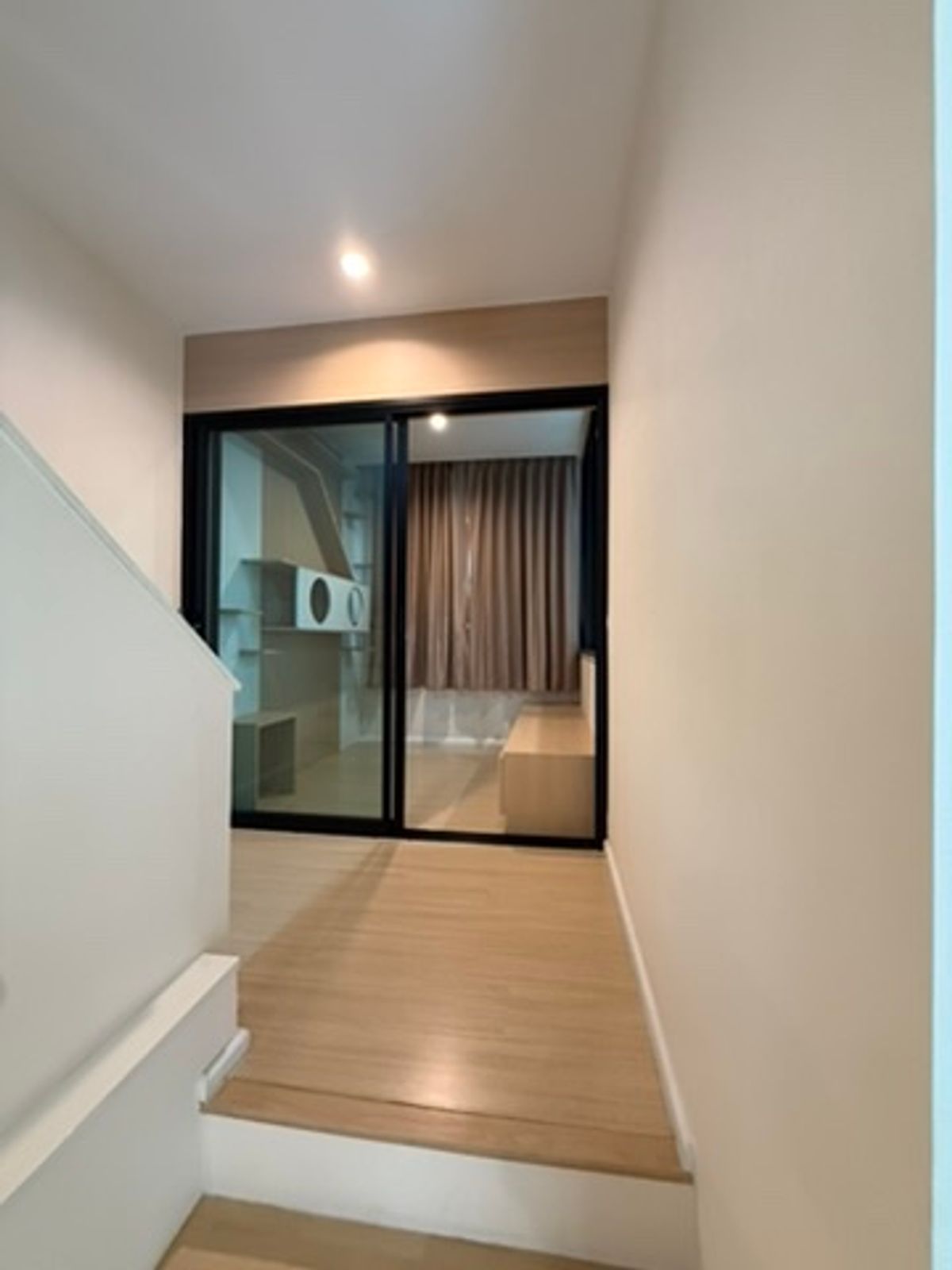 ขายทาวน์โฮมพัฒนาการ ศรีนครินทร์ : ขายด่วน พร้อมผู้เช่า ทาวน์โฮมหรู  Nirvana Define Srinakarin-Rama 9 : เนอวานา ดีฟายน์ ราคาดีที่สุดในโครงการ ทาวน์โฮมหรู Type C, 3 ชั้นครึ่ง ใช้งานน้อยมาก แต่งเพิ่มเติมไป กว่า 2 ล้านบาท ผู้เช่า 65,000 บาท เพิ่งทำสัญญาเดือนแรก 