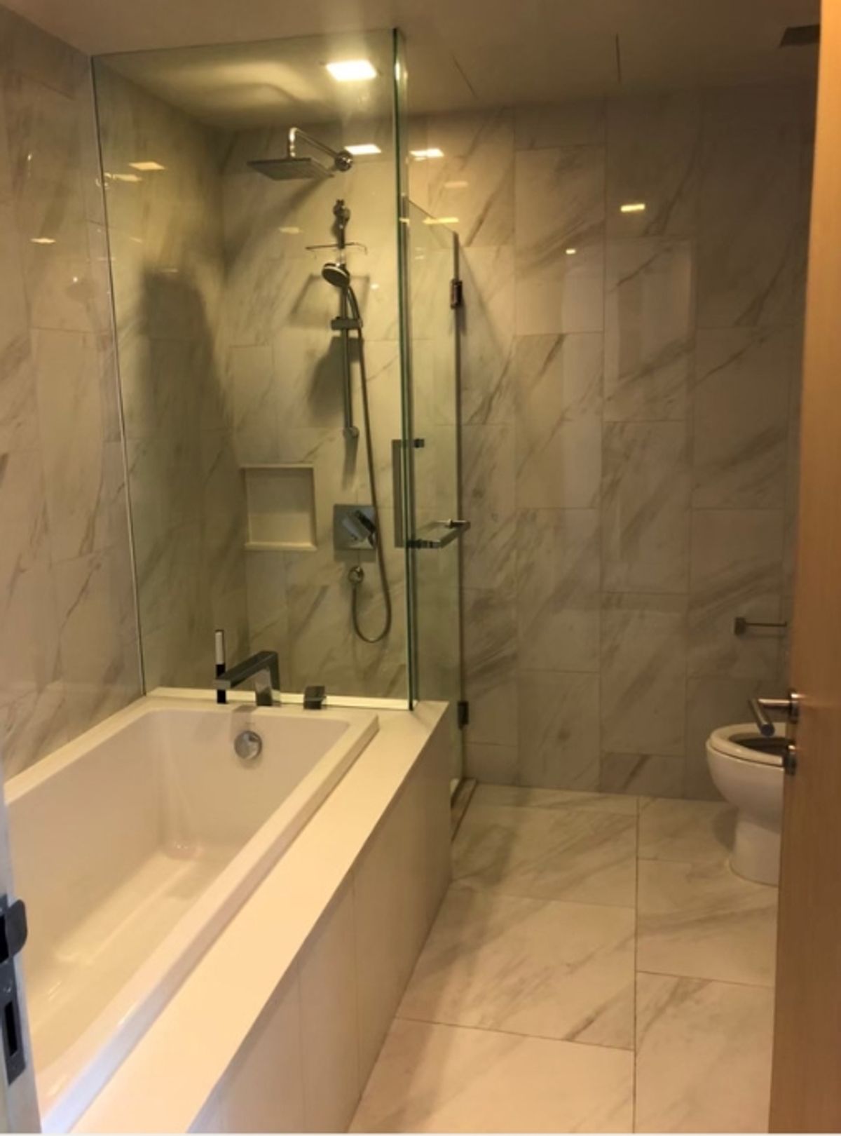 ขายคอนโดนานา : ขายคอนโดไฮด์ สุขุมวิท 11 เพนท์เฮาส์ ชั้น 36 146 ตร.ม. (S03-1172(S))