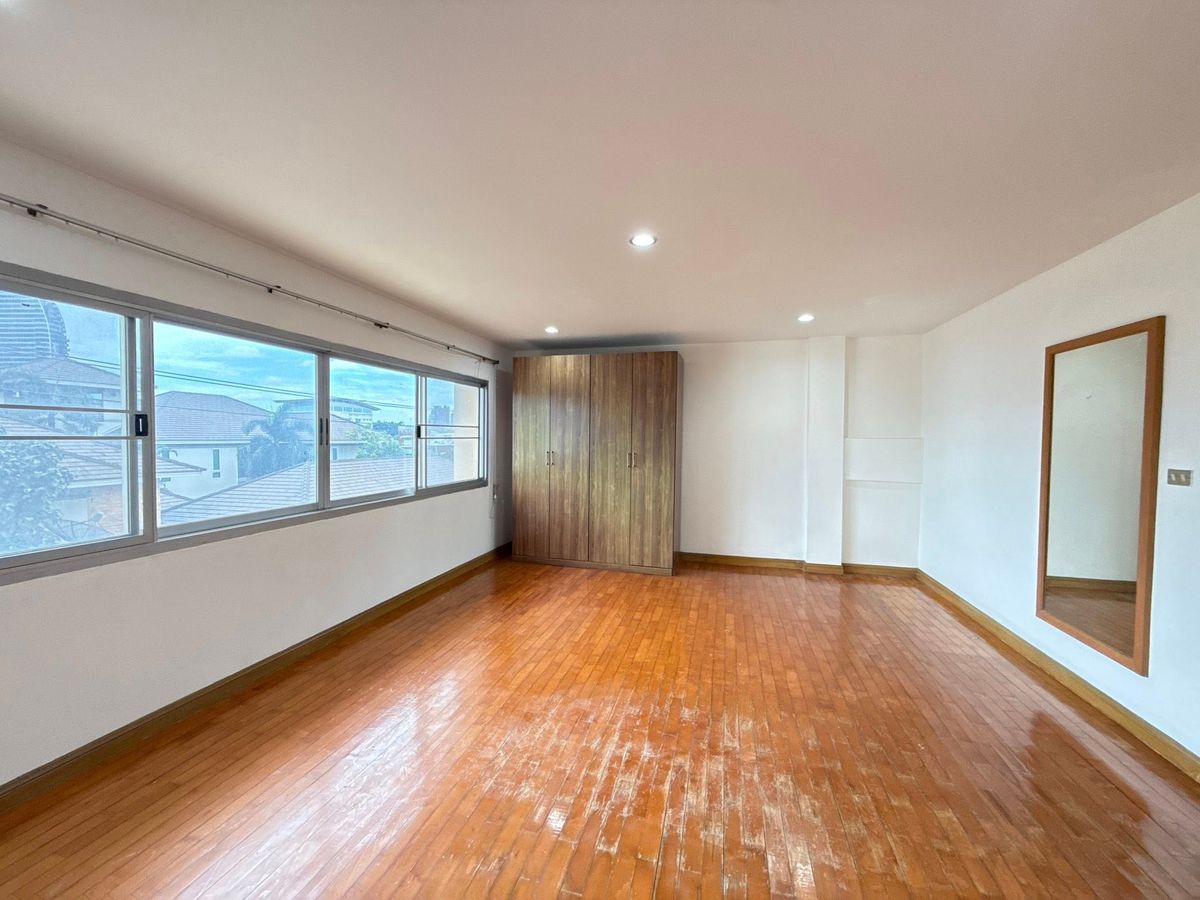 ให้เช่าทาวน์โฮมบางนา แบริ่ง ลาซาล : บ้านให้เช่า หมู่บ้านนภาลัย บางนา 🚊 จดบริษัทได้ ทำเลติด BTS บางนา / KP002