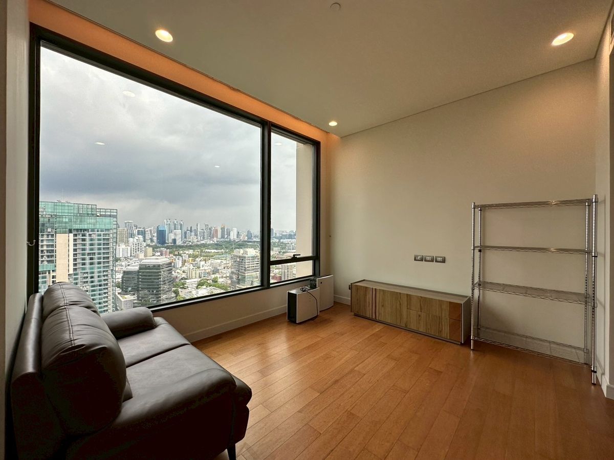 For SaleCondoWitthayu, Chidlom, Langsuan, Ploenchit : ✨ Luxury Condo in the Heart of Bangkok – Sindhorn Residence | Spacious 148 sq.m., 3 Bedrooms, 3 Bathrooms | Prime BTS Chidlom Location, Near Lumpini Park with Privacy & Full Facilities