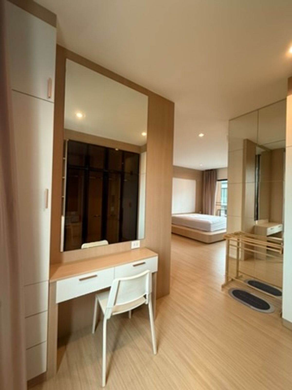 ขายทาวน์โฮมพัฒนาการ ศรีนครินทร์ : ขายด่วน พร้อมผู้เช่า ทาวน์โฮมหรู  Nirvana Define Srinakarin-Rama 9 : เนอวานา ดีฟายน์ ราคาดีที่สุดในโครงการ ทาวน์โฮมหรู Type C, 3 ชั้นครึ่ง ใช้งานน้อยมาก แต่งเพิ่มเติมไป กว่า 2 ล้านบาท ผู้เช่า 65,000 บาท เพิ่งทำสัญญาเดือนแรก 