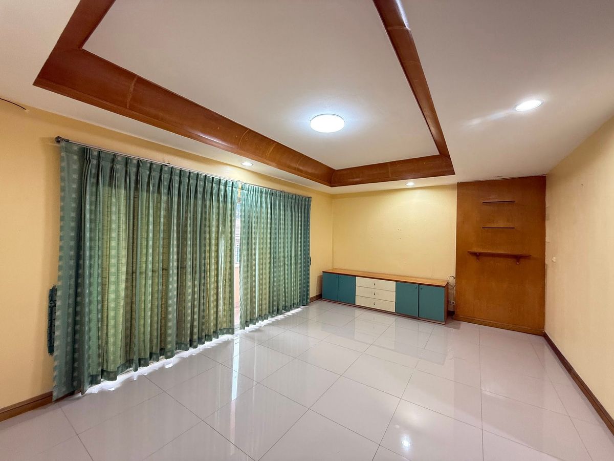 ให้เช่าทาวน์โฮมบางนา แบริ่ง ลาซาล : บ้านให้เช่า หมู่บ้านนภาลัย บางนา 🚊 จดบริษัทได้ ทำเลติด BTS บางนา / KP002